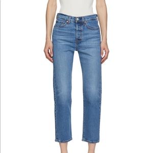 Levi’s wedge straight ankle jeans in medium wash